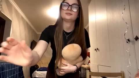 Snapshot of arlettejasica chatting on February 21, 2:40 pm Liza online show from February 21, 2:40 pm