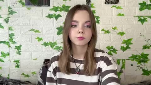 Lisa online show from May 22, 2:12 pm