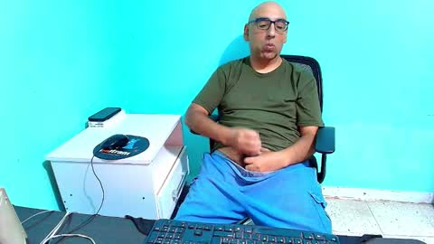 arnelux72 online show from March 23, 5:22 am