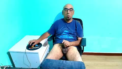 arnelux72 online show from June 5, 6:42 am