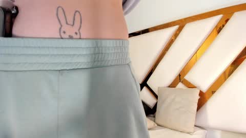 Aron cruz  online show from April 1, 1:01 pm