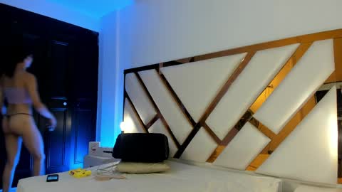 Aron cruz  online show from April 11, 1:48 pm