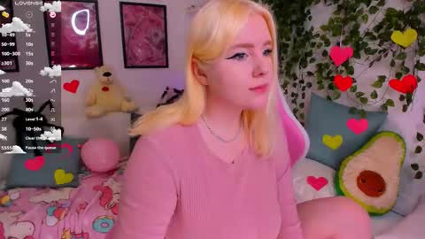 art_lovee_ online show from February 15, 1:46 am