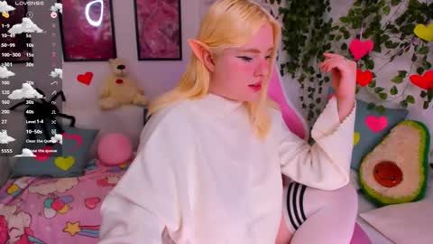 art_lovee_ online show from February 27, 1:49 am