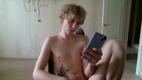Snapshot of artem228play chatting on June 21, 2:03 am artem228play online show from June 21, 2:03 am