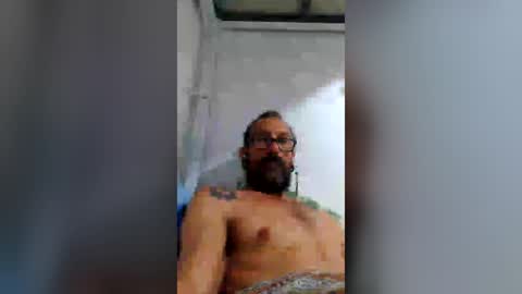 Snapshot of artisanmixbeverage chatting on August 1, 2:44 am artisanmixbeverage online show from August 1, 2:44 am
