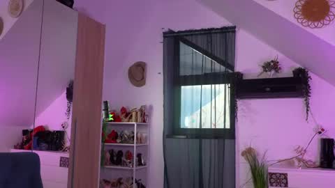 Amalia online show from April 14, 3:56 am