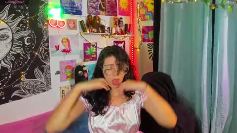 Isabella Cherry online show from May 7, 1:55 am