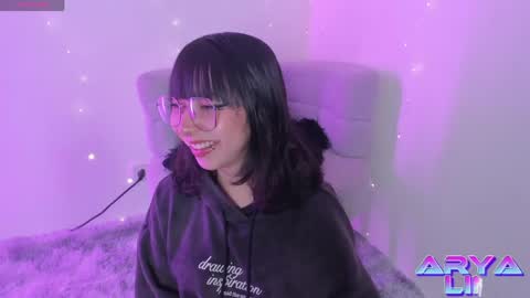 Snapshot of arya_line chatting on May 1, 2:27 am Arys online show from May 1, 2:27 am