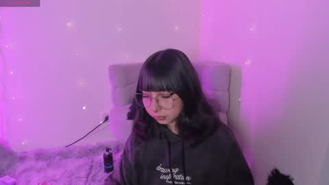 Snapshot of arya_line chatting on May 3, 3:23 am Arys online show from May 3, 3:23 am