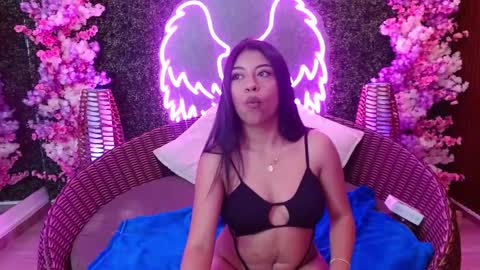 Snapshot of arya_noir chatting on February 23, 4:21 am Arya online show from February 23, 4:21 am