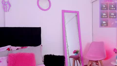 Snapshot of aryane_art_ chatting on November 19, 12:16 pm carol online show from November 19, 12:16 pm