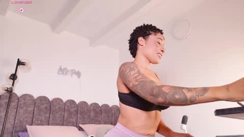 aryascollins online show from April 8, 1:49 am