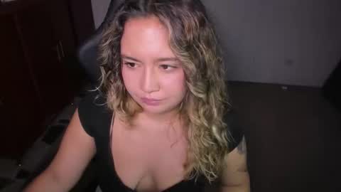 ash_smith1 online show from November 26, 10:55 pm