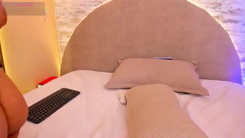 Snapshot of ashley_beaomunt chatting on February 24, 1:31 pm ashley_beaomunt online show from February 24, 1:31 pm