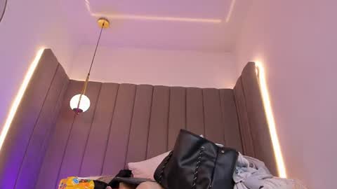ashley_beaomunt online show from June 24, 11:31 am