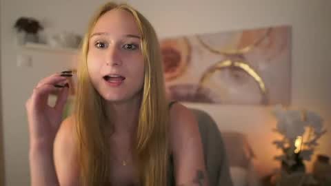 Ashley Cox18 online show from June 2, 9:11 am