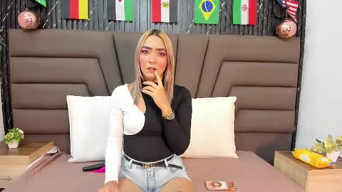 ashley_miller26 online show from June 24, 9:41 am
