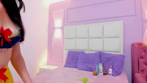 Snapshot of ashley_petit chatting on December 14, 12:21 pm ashley_petit online show from December 14, 12:21 pm