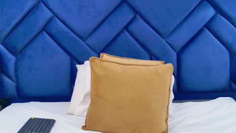 Snapshot of ashleygingerr chatting on February 12, 8:37 pm Im Ashley online show from February 12, 8:37 pm