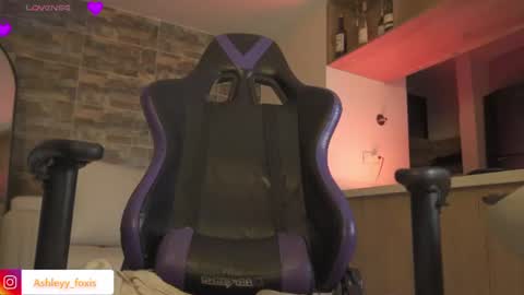 Snapshot of ashleyyfox_ chatting on July 17, 4:41 am Ashley Fox online show from July 17, 4:41 am
