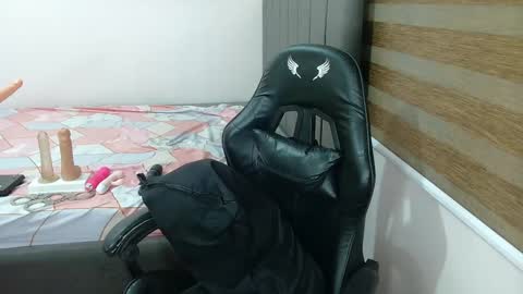 ashly online show from February 18, 12:49 pm