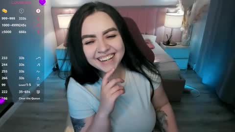 Snapshot of ashton_heidi chatting on May 14, 11:55 pm Your girlfriend online show from May 14, 11:55 pm