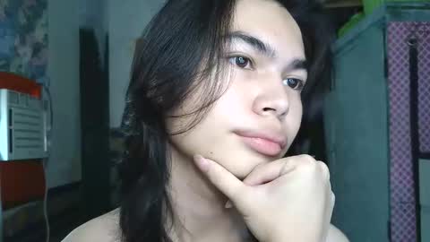 asian_babyboi online show from April 12, 3:11 am