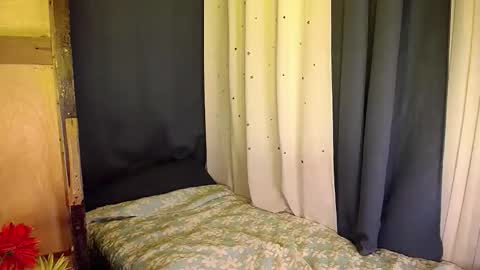 Elaine Navales online show from October 2, 6:04 pm