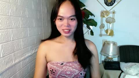 Snapshot of asian_pretty143 chatting on July 14, 1:19 am asian_pretty143 online show from July 14, 1:19 am