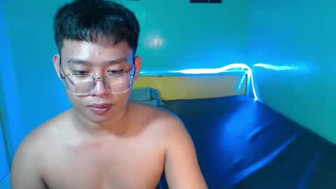 asian_walker online show from May 6, 11:26 am