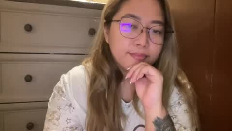 Snapshot of asianbunny10 chatting on July 19, 3:05 pm Curvy online show from July 19, 3:05 pm