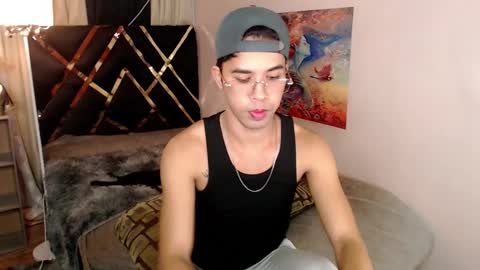 Snapshot of asiancum_peter chatting on December 17, 10:10 am asiancum_peter online show from December 17, 10:10 am