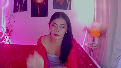 Snapshot of asianloreen24 chatting on December 4, 3:21 pm asianloreen24 online show from December 4, 3:21 pm