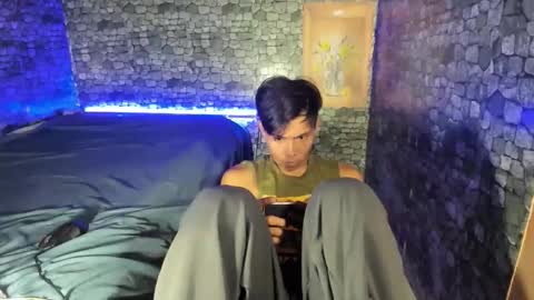 mark online show from April 22, 7:04 pm