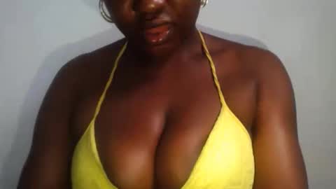 Snapshot of ass_elbonypussy chatting on May 16, 10:36 am ass_elbonypussy online show from May 16, 10:36 am