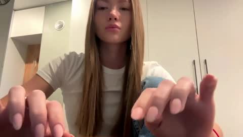 Snapshot of assuntachaples chatting on April 4, 6:33 am DiLuna online show from April 4, 6:33 am