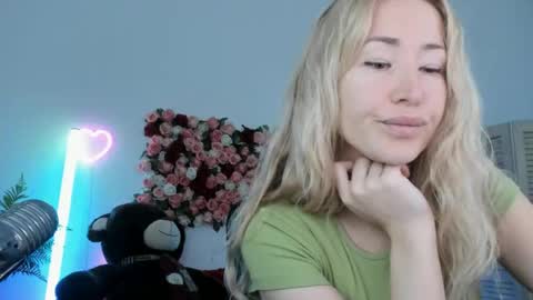 astramonroe online show from May 28, 8:22 am