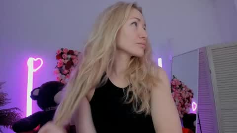 astramonroe online show from June 4, 7:25 am