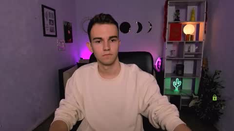 astren online show from February 24, 6:33 am