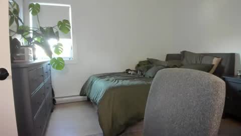 Snapshot of astridluxe chatting on October 10, 6:18 pm Astrid Luxe online show from October 10, 6:18 pm