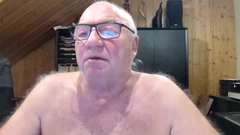 Snapshot of asusandy chatting on April 6, 12:08 am asusandy online show from April 6, 12:08 am