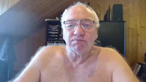Snapshot of asusandy chatting on May 11, 8:20 am asusandy online show from May 11, 8:20 am