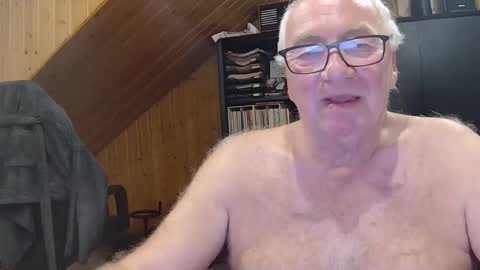 Snapshot of asusandy chatting on May 15, 11:45 pm asusandy online show from May 15, 11:45 pm