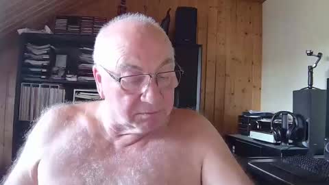 Snapshot of asusandy chatting on June 1, 2:30 pm asusandy online show from June 1, 2:30 pm
