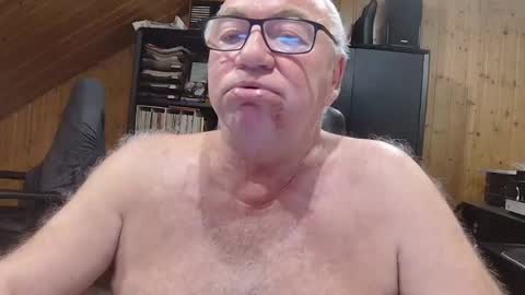 Snapshot of asusandy chatting on June 12, 9:03 pm asusandy online show from June 12, 9:03 pm