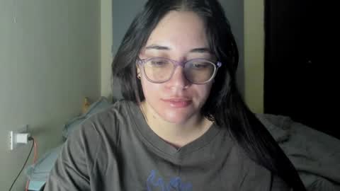 Snapshot of atenas__05 chatting on June 22, 9:28 am atenas online show from June 22, 9:28 am