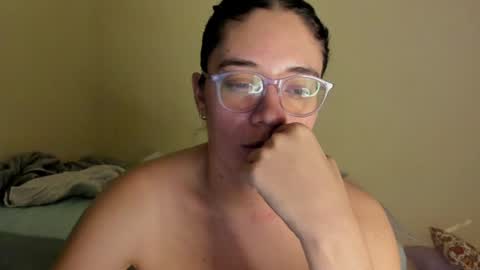 Snapshot of atenas__05 chatting on July 8, 9:25 am atenas online show from July 8, 9:25 am