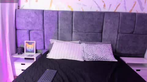 Snapshot of atenea_velle chatting on April 24, 3:31 am atenea velle online show from April 24, 3:31 am