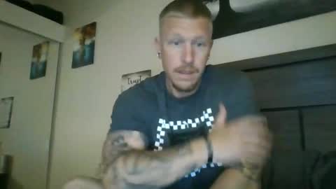 AthleticWhiteboy777 online show from May 24, 5:01 am